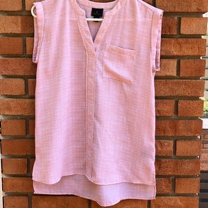 🎈 2/$22 Light Pink and White Sleeveless Blouse